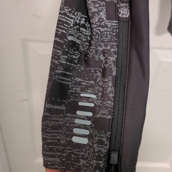 UnderArmour Leggings - Picture 4 of 9